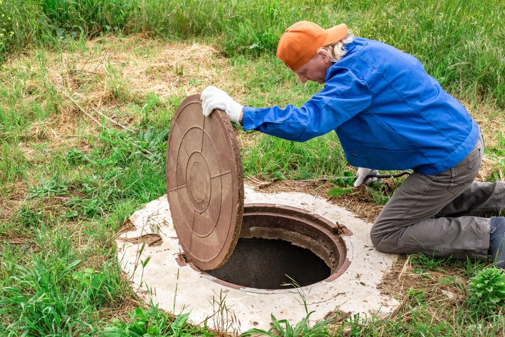 The,man,opened,the,cover,of,the,sewer,manhole,to